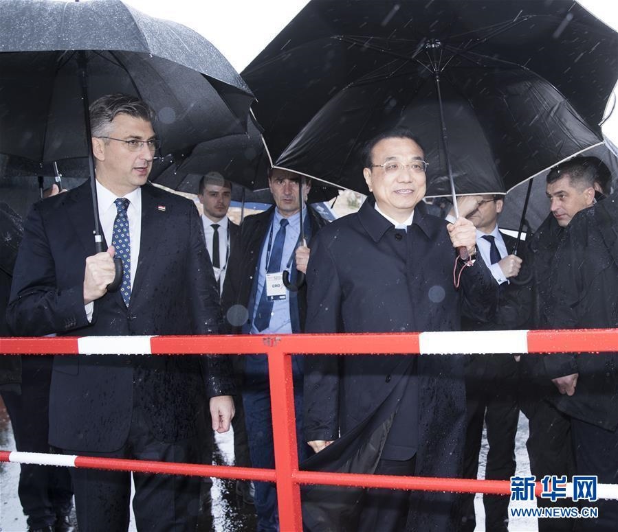 （時政）李克強(qiáng)和克羅地亞總理普連科維奇共同考察佩列沙茨大橋項目