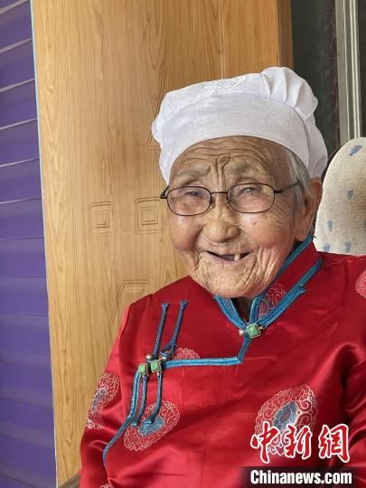 薩仁托婭拍攝的“草原母親”?！∷_仁托婭供圖