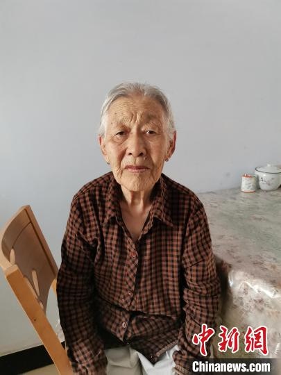 薩仁托婭拍攝的“草原母親”?！∷_仁托婭供圖