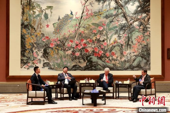 9月27日，尼山世界文明論壇在曲阜舉行，圖為該論壇的“高端訪談”活動?！×籂?攝