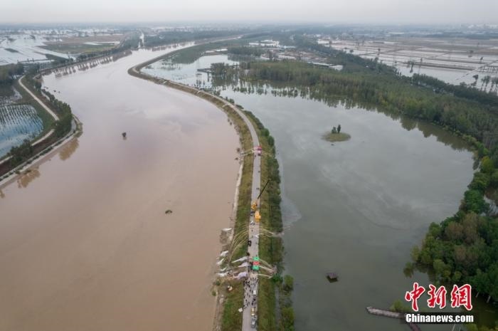 資料圖：10月10日，山西省介休市汾河濕地公園遭遇洪水倒灌。<a target='_blank' href='http://www.chinanews.com/'>中新社</a>記者 韋亮 攝