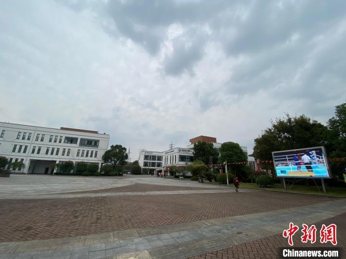 寧波市第二少年兒童業(yè)余體育學(xué)校?！×植?攝
