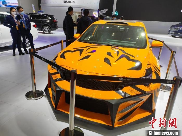 長沙國際車展上展出的汽車。　唐小晴 攝