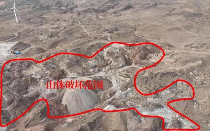  2021年12月12日，督察組使用無人機(jī)拍攝，中寧縣馬道梁北部歷史遺留礦山破壞山體面積達(dá)240余畝，現(xiàn)場滿目瘡痍、千瘡百孔