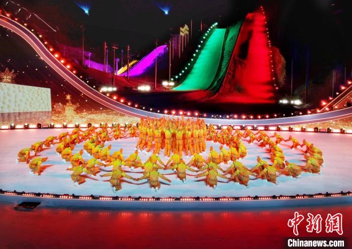 圖為河北省第三屆冰雪運動會開幕現(xiàn)場。　李輝 攝