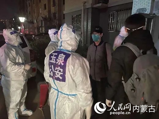 耐心溝通，居民們轉(zhuǎn)變態(tài)度。平安玉泉供圖