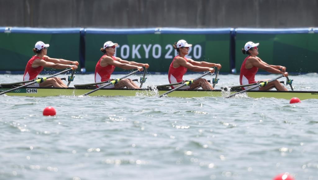 7月28日，中國隊選手陳云霞、張靈、呂揚、崔曉桐在比賽中。新華社記者杜瀟逸攝.jpg
