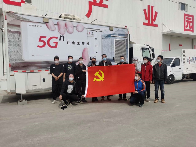 通遼重保工作組與現(xiàn)場(chǎng)通信保障車.jpg