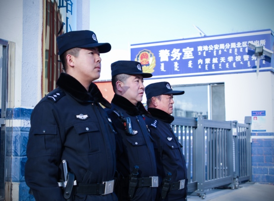 站好“護(hù)學(xué)崗”，守護(hù)“成長(zhǎng)路”——南地公安持續(xù)開(kāi)展護(hù)學(xué)行動(dòng)214.png