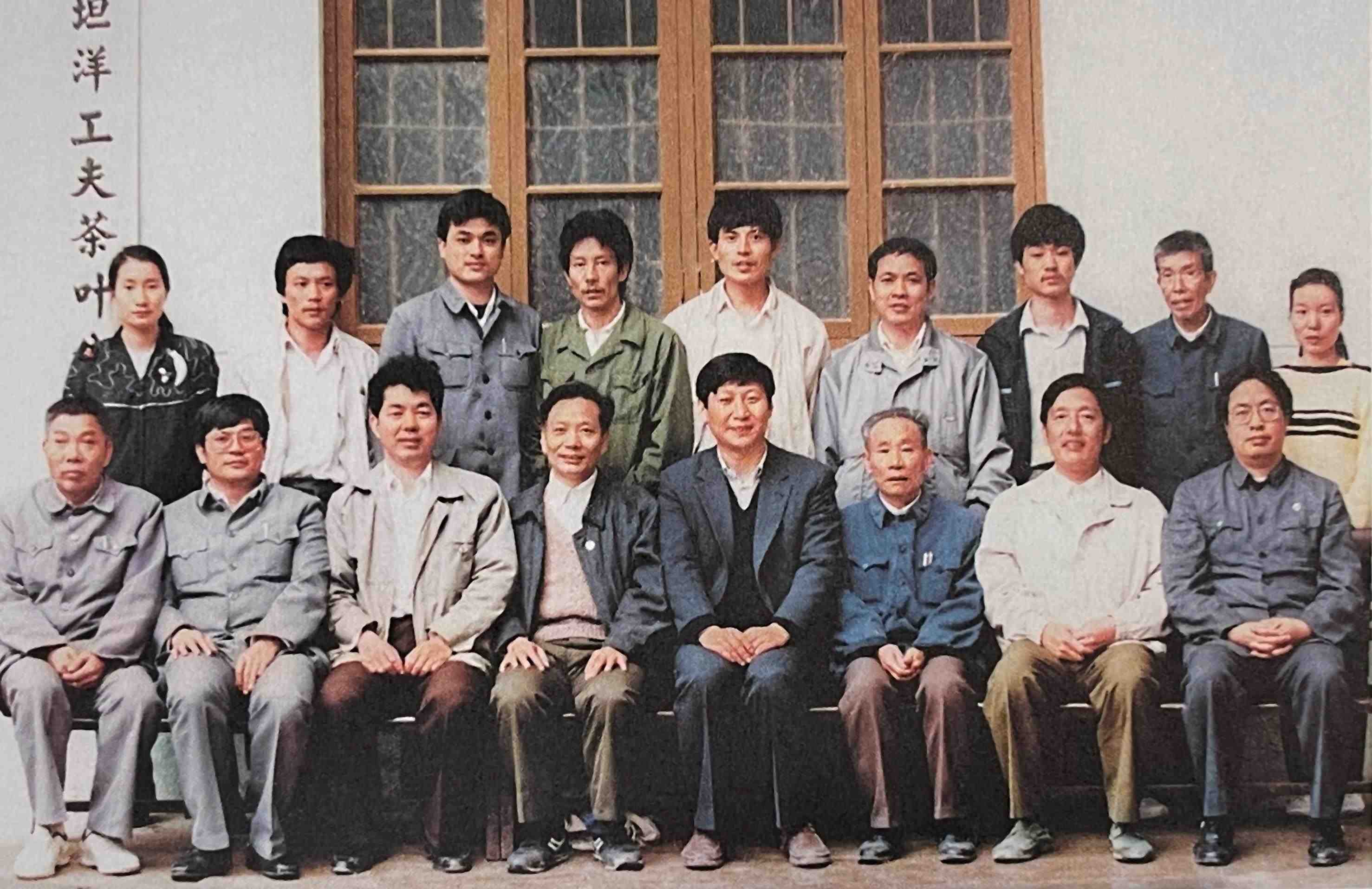 1990年5月，剛調(diào)任福州市委書記的習(xí)近平到寧德交接工作時(shí)，調(diào)研福安市社口鄉(xiāng)坦洋工夫茶葉公司。