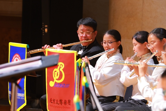 “樂動金帆 ‘藝’起交響”為主題的專場音樂會現(xiàn)場。主辦方供圖
