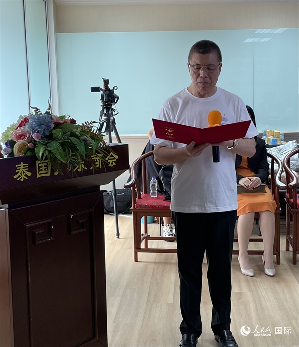 泰國浙江商會會長祁曉云受泰國華僑華人和駐泰各級商會機(jī)構(gòu)委托發(fā)出倡議，華僑華人群體將積極助力亞運會舉行。人民網(wǎng)記者 劉慧攝