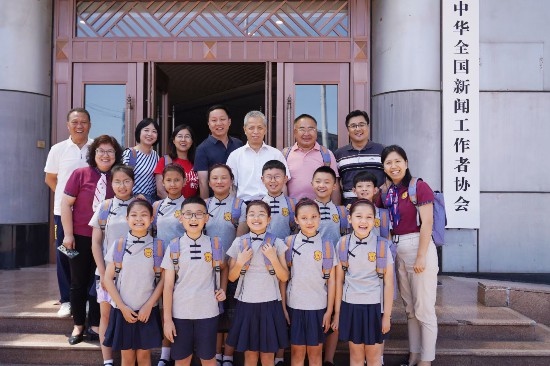 文縣東壩童聲合唱團(tuán)的孩子們?cè)谥袊泤f(xié)。