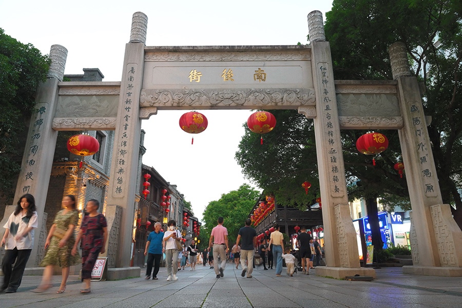 2023年6月12日拍攝的福州三坊七巷南后街北門。 新華社記者 林善傳 攝