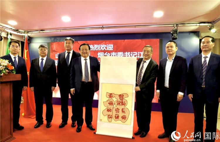 參加座談會(huì)的主要嘉賓合影留念。人民網(wǎng)記者宋亦然攝
