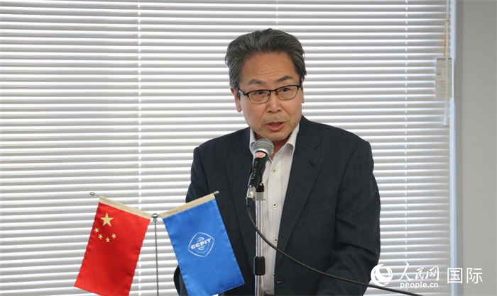 日本國貿(mào)促專務理事安田真人在日本路演會場發(fā)表致辭。人民網(wǎng) 許可攝