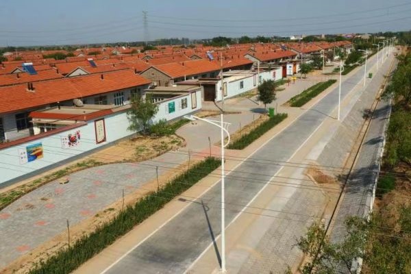 后仙莊村整治后道路整潔，住房整齊劃一