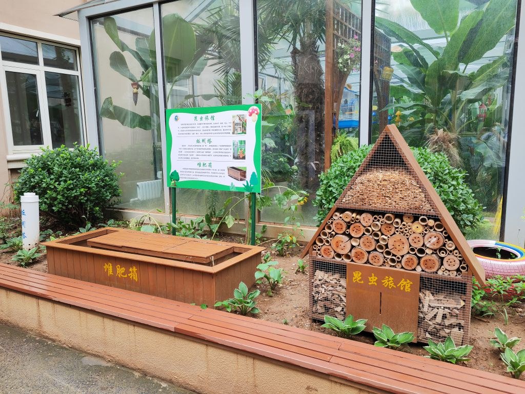 7月14日，大連市甘井子區(qū)實驗小學“識嫣園”里的堆肥箱。新華社記者張博群攝