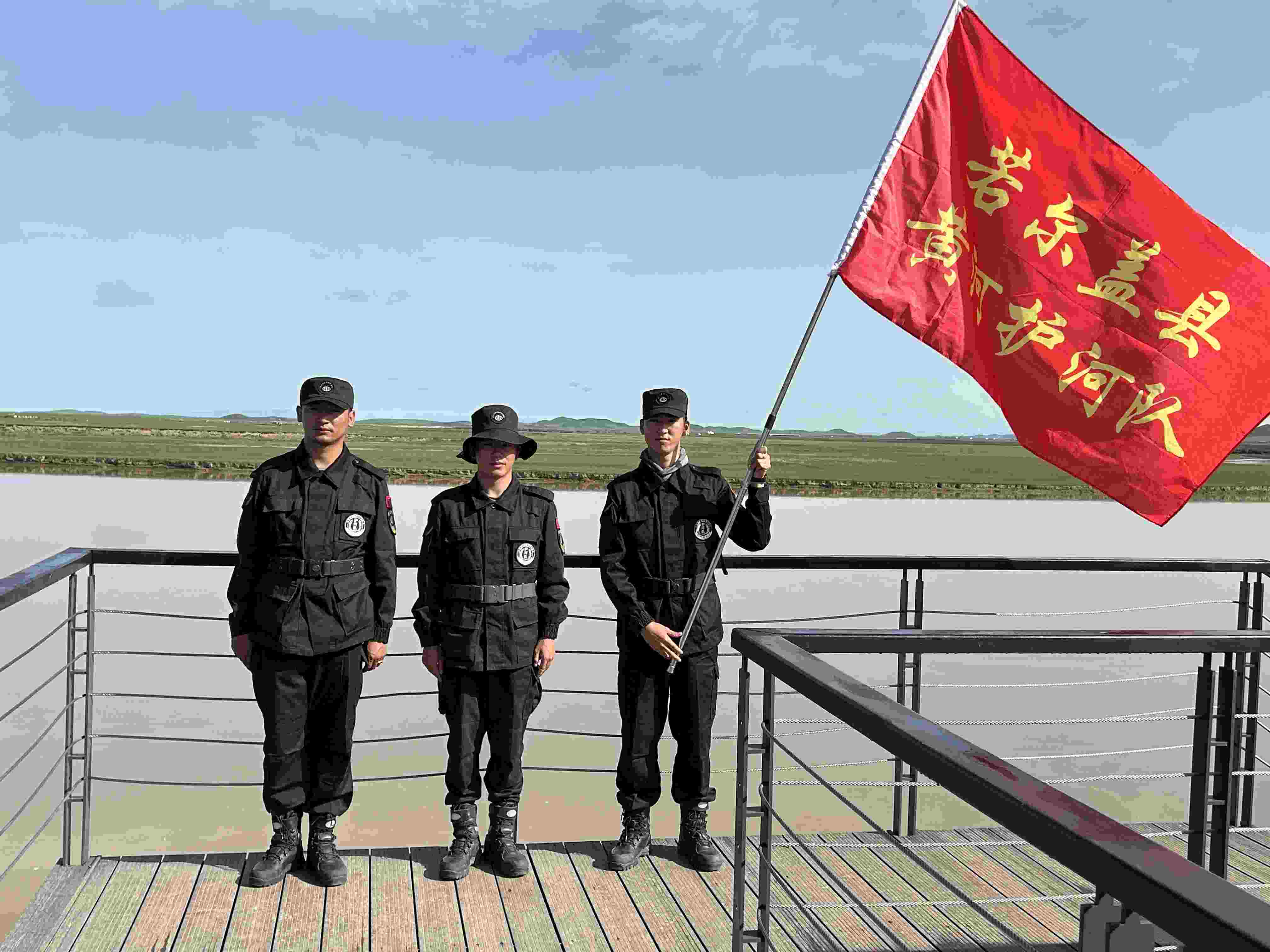 若爾蓋縣黃河護(hù)河隊(duì)。人民網(wǎng) 周靜圓攝