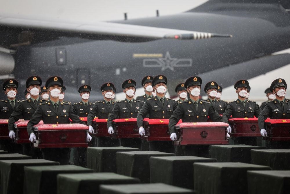 △2022年9月16日，載運著88位在韓中國人民志愿軍烈士遺骸及837件遺物的空軍專機降落在沈陽桃仙國際機場，英雄們回到祖國懷抱。