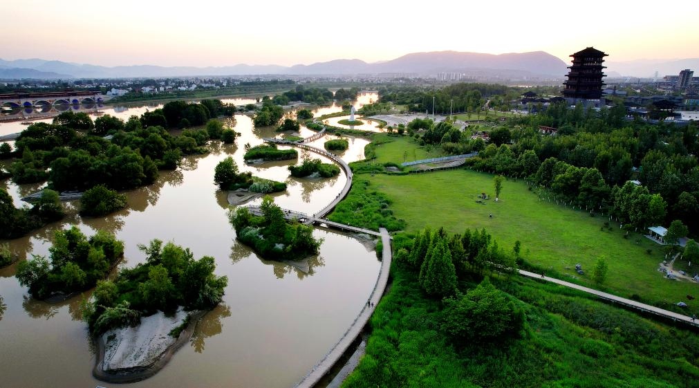2022年5月16日拍攝的天漢濕地公園景色。新華社記者 邵瑞 攝