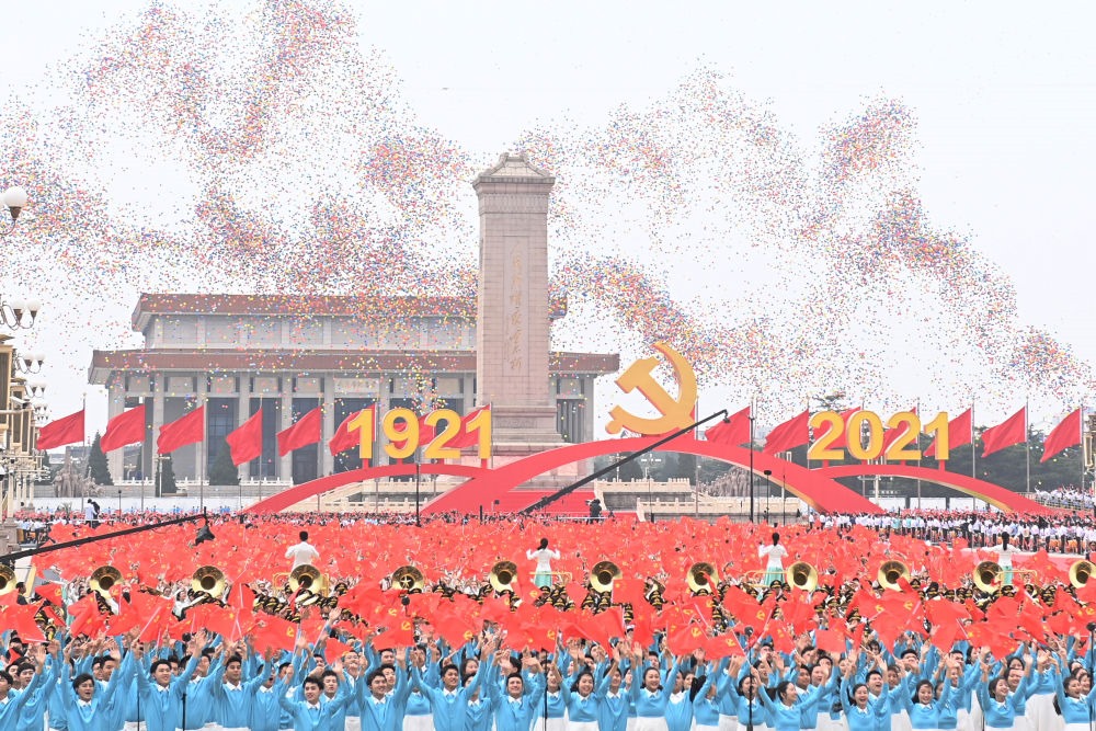 2021年7月1日上午，慶祝中國(guó)共產(chǎn)黨成立100周年大會(huì)在北京天安門(mén)廣場(chǎng)隆重舉行。這是慶祝大會(huì)現(xiàn)場(chǎng)放飛氣球。新華社記者 李尕 攝