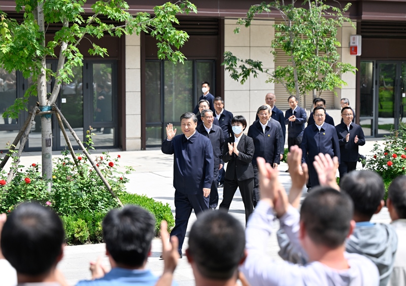 2023年5月10日，習(xí)近平在河北省雄安新區(qū)容東片區(qū)南文營社區(qū)考察。