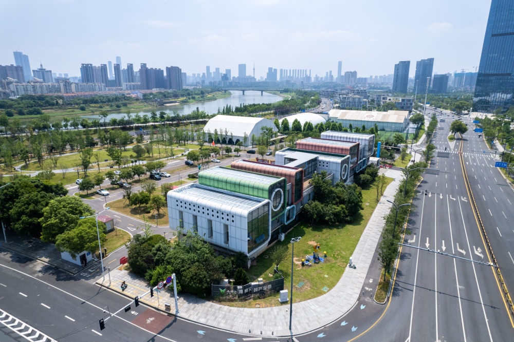  這是在長沙市開福區(qū)拍攝的馬欄山視頻文創(chuàng)產(chǎn)業(yè)園（無人機(jī)照片，6月7日攝）。新華社記者 陳思汗 攝