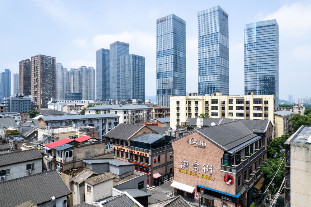  這是在長沙市開福區(qū)拍攝的潮宗街及周邊景色（無人機(jī)照片，6月7日攝）。新華社記者 陳思汗 攝
