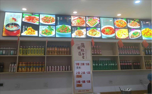 蒲雅社區(qū)食堂內(nèi)。何珊攝