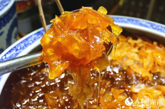 以柚子為原料做的蜂蜜柚子膏。 人民網(wǎng)記者 劉賓攝