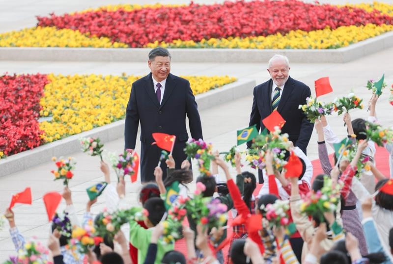 2023年4月14日，習(xí)近平主席在北京人民大會堂東門外廣場為來華進行國事訪問的巴西總統(tǒng)盧拉舉行歡迎儀式。
