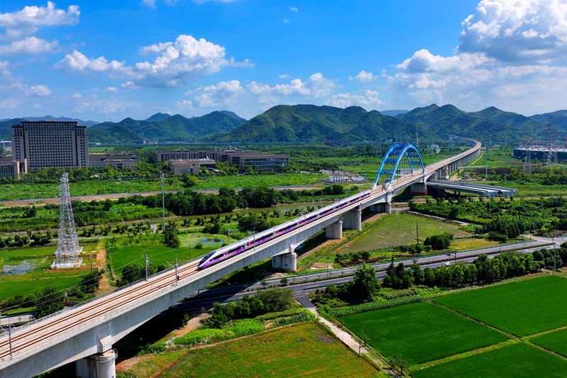 復(fù)興號亞運智能動車組列車。上海鐵路局融媒體中心供圖
