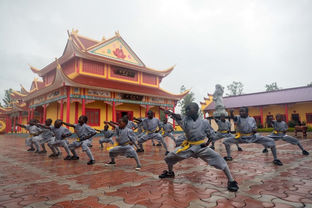1月21日，在位于贊比亞首都盧薩卡市郊區(qū)的少林寺文化中心，學員練習中國功夫。