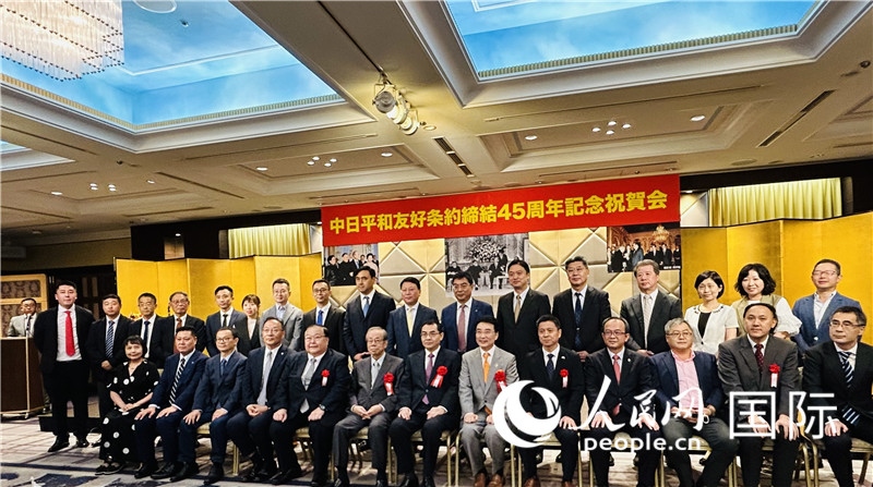 到場(chǎng)嘉賓合影留念。人民網(wǎng) 蔣曉辰攝
