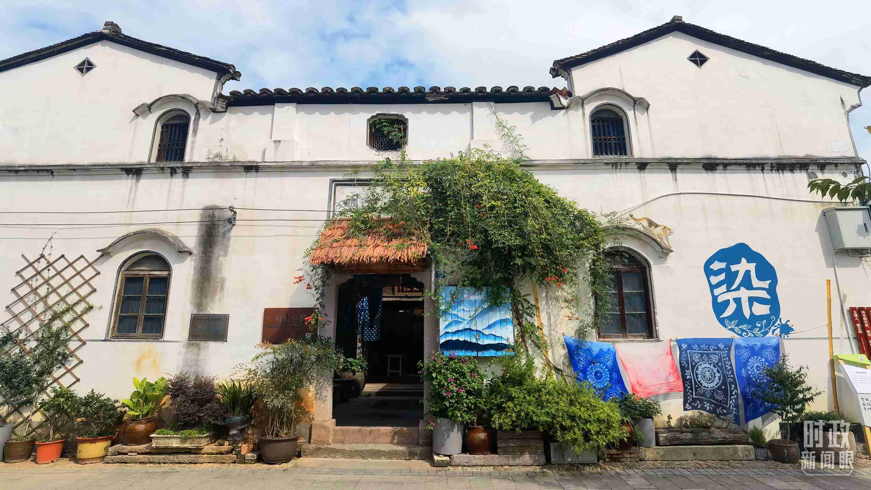 △李祖村的藝術(shù)染坊。（總臺央視記者周志國拍攝）