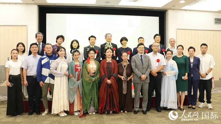 與會(huì)人員合影留念。人民網(wǎng) 許可攝