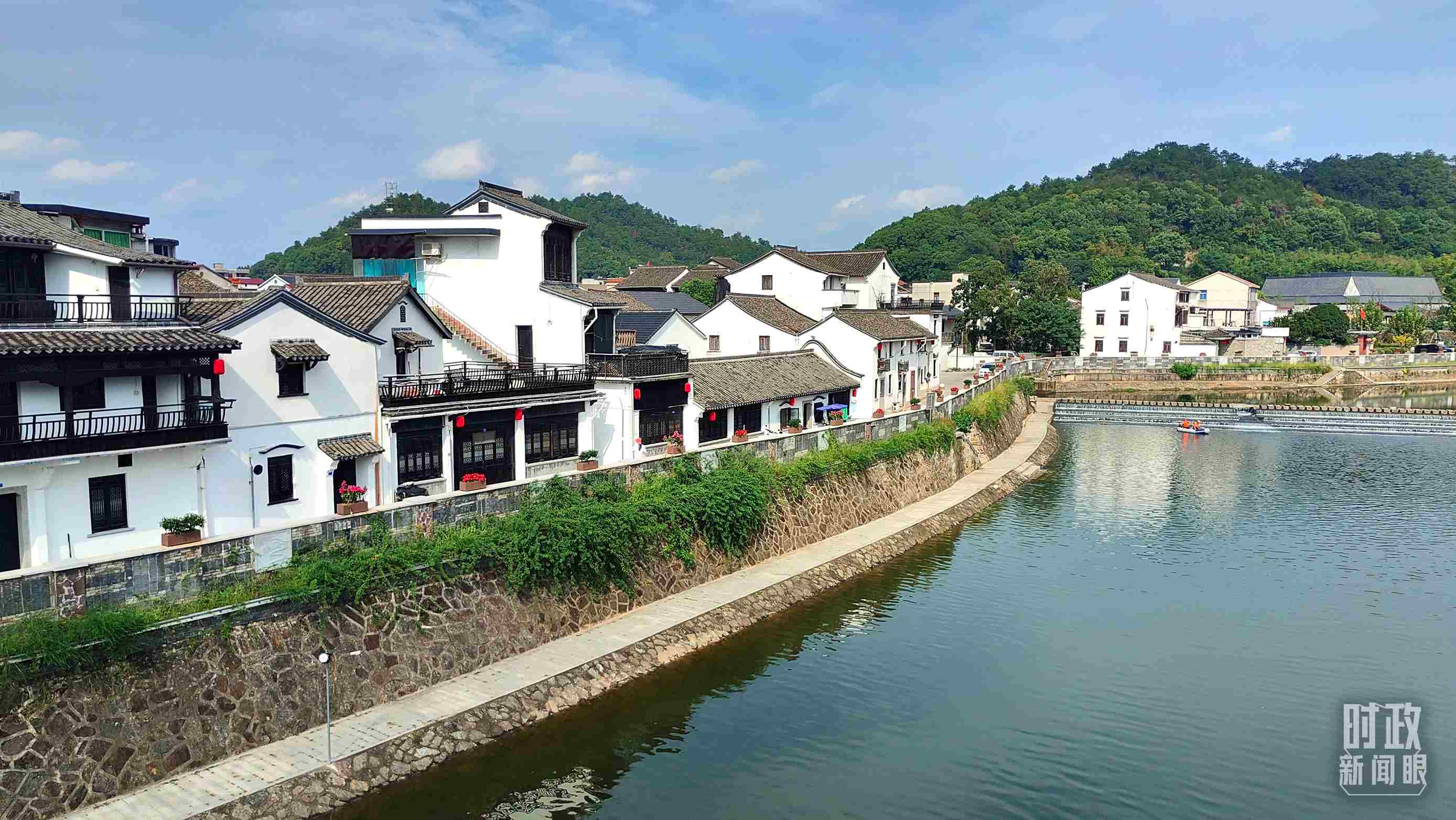 △“楓橋經(jīng)驗”發(fā)源地諸暨市楓橋鎮(zhèn)。（總臺央視記者楊立峰拍攝）