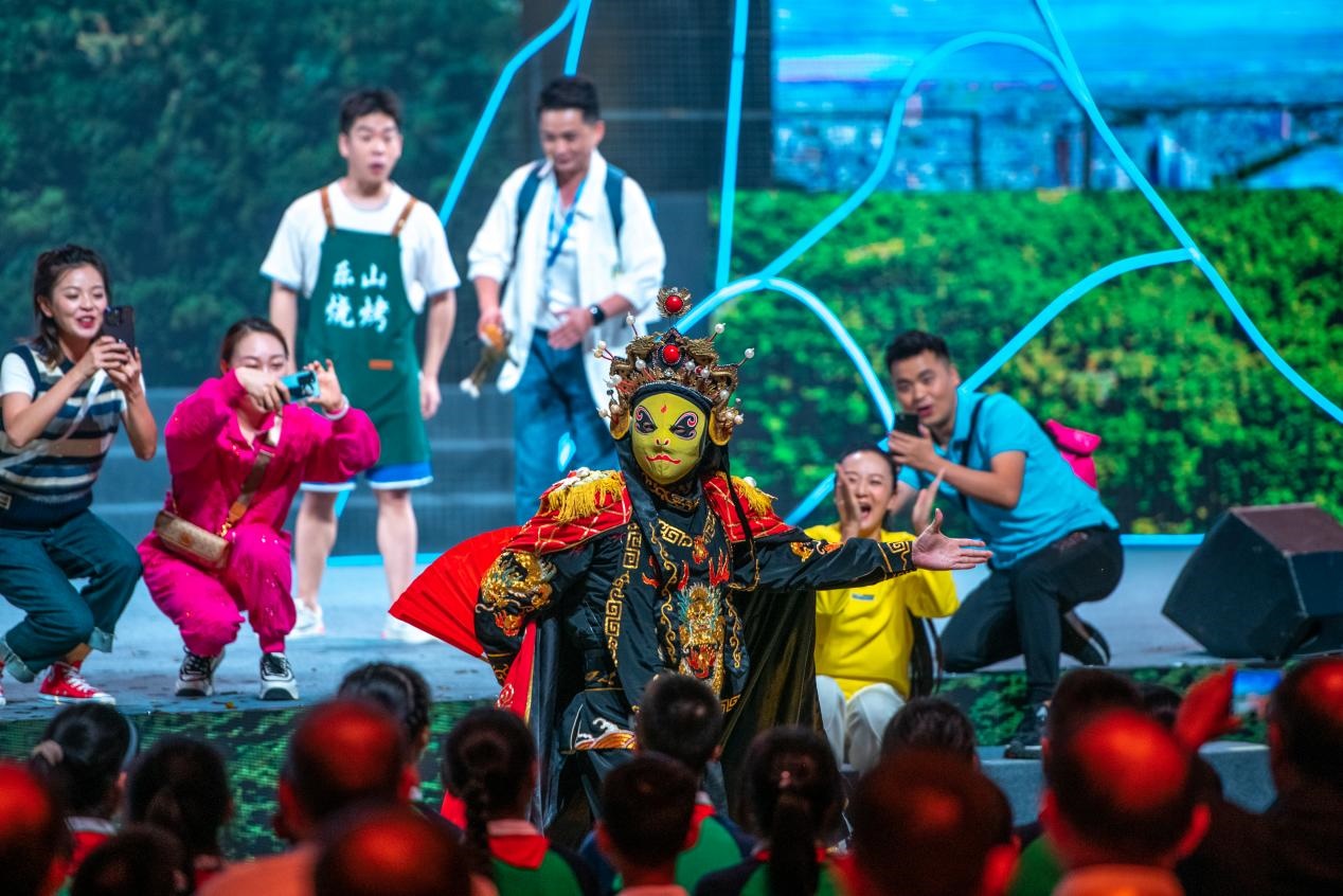 現(xiàn)場(chǎng)演出。樂(lè)山市委宣傳部供圖