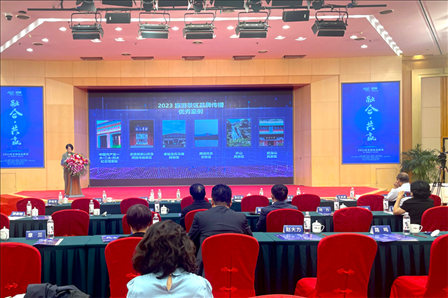 現(xiàn)場發(fā)布《2023旅游景區(qū)品牌傳播優(yōu)秀案例》。人民網(wǎng)記者 劉微攝