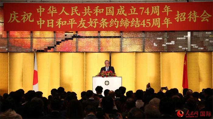 日本前首相福田康夫發(fā)表致辭。人民網(wǎng) 許可攝