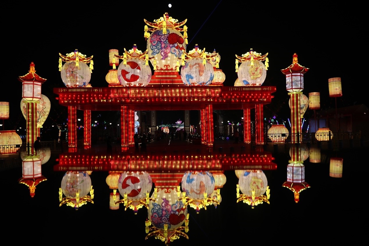 中秋國慶期間，南岳祝融文旅小鎮(zhèn)舉辦祝融花燈節(jié)。曹正平攝