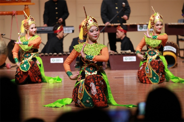 印尼藝術(shù)家表演印尼傳統(tǒng)舞蹈。印尼駐華大使館供圖