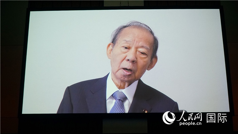 日本自民黨前干事長、日中友好議員聯(lián)盟會(huì)長二階俊博視頻致辭。人民網(wǎng) 蔣曉辰攝日本自民黨前干事長、日中友好議員聯(lián)盟會(huì)長二階俊博視頻致辭。人民網(wǎng) 蔣曉辰攝日本自民黨前干事長、日中友好議員聯(lián)盟會(huì)長二階俊博視頻致辭。人民網(wǎng) 蔣曉辰攝日本自民黨前干事長、日中友好議員聯(lián)盟會(huì)長二階俊博視頻致辭。人民網(wǎng) 蔣曉辰攝