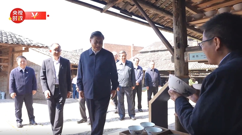 2023年10月11日，習(xí)近平在江西景德鎮(zhèn)考察。（視頻截圖）