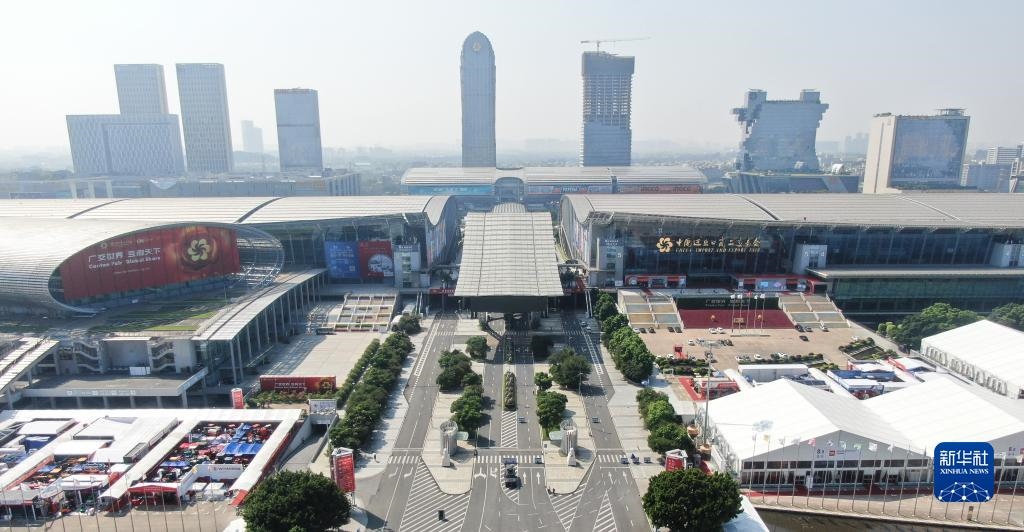 廣交會(huì)舉辦地外景（10月14日攝，無(wú)人機(jī)照片）。新華社記者 鄧華 攝