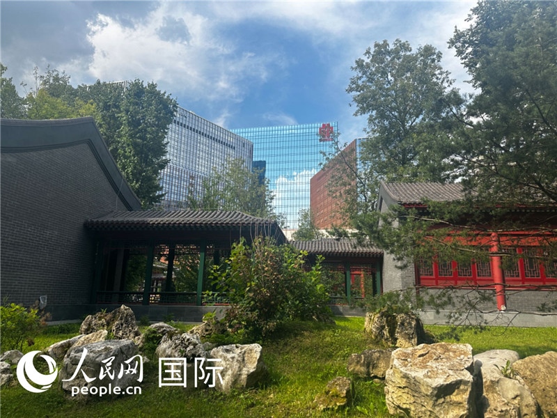 莫斯科中國貿(mào)易中心的中式園林“華銘園”一角。人民網(wǎng)記者 申佳平攝
