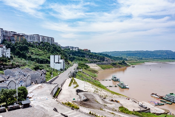建成后的西沱鎮(zhèn)岸線環(huán)境綜合整治工程局部。受訪者供圖