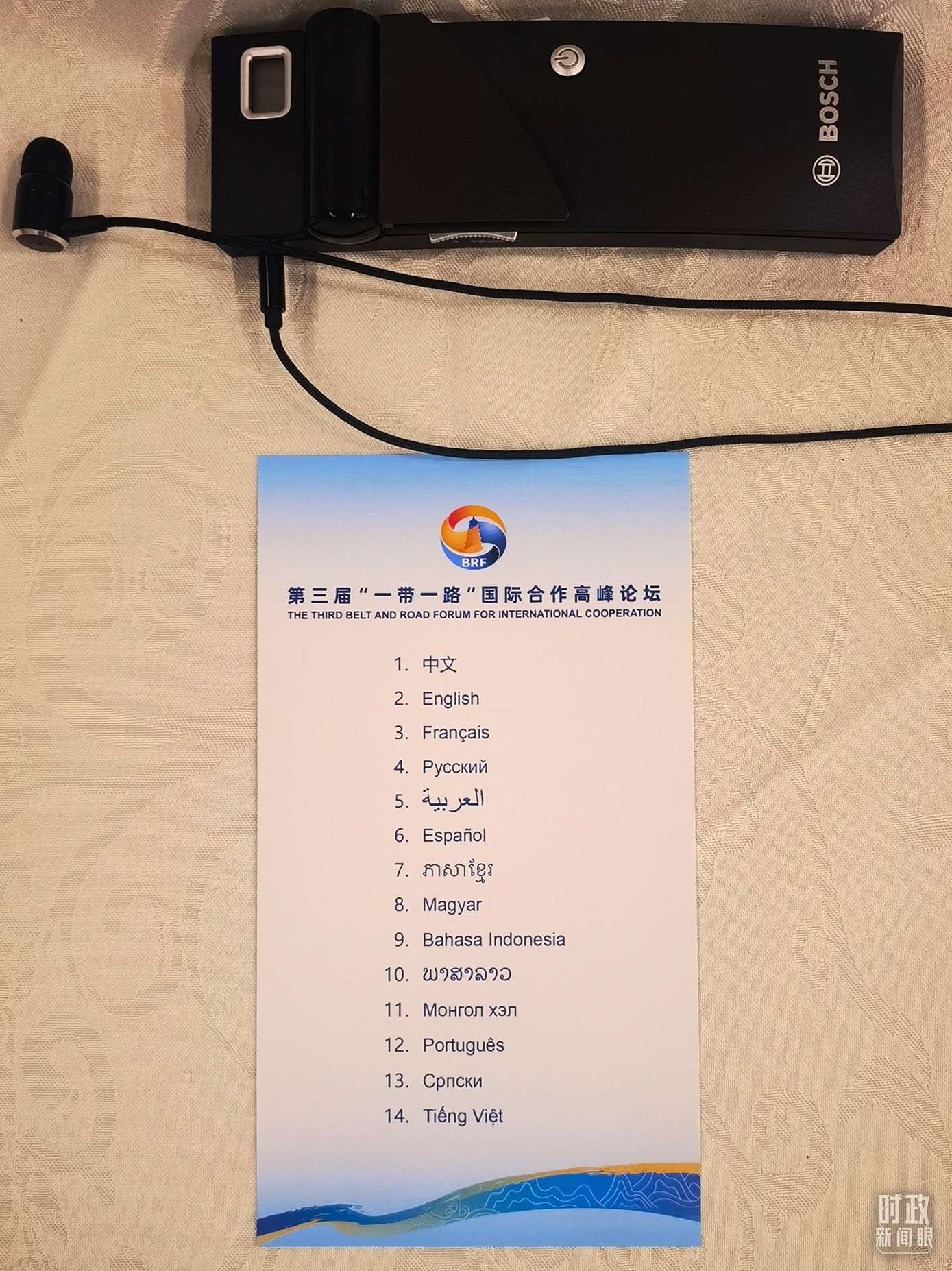 △開幕式現(xiàn)場提供14種語言的同聲傳譯。（總臺央視記者范學禹拍攝）