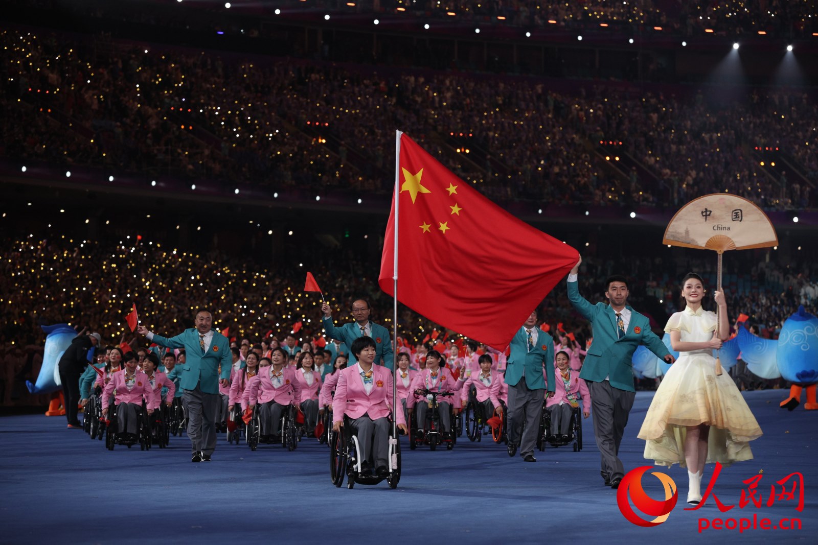 開幕式上，中國體育代表團入場。人民網(wǎng) 周靜圓攝